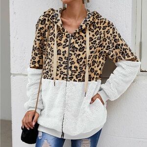 NWT White Leopard  Print  Fleece Hoodie Zipper Women  Sweater